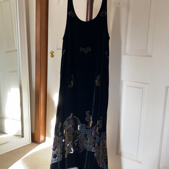 Velvet Dress - Picture 12 of 12